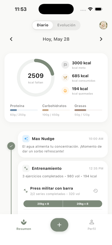 Tablero diario que muestra el anillo de calorías, macros, registro de entrenamiento activo e IA
